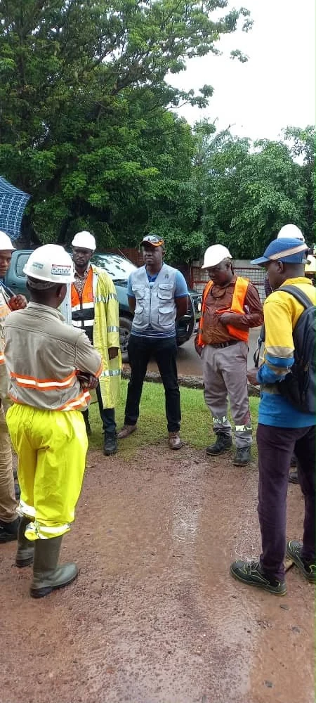 Briefing d’équipe avant intervention sur site