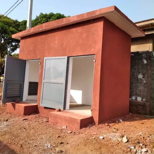 Ouvrage neuf livré — bloc sanitaire