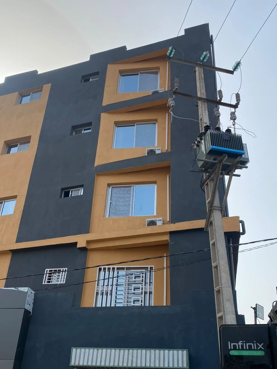 Transformateur de distribution en façade