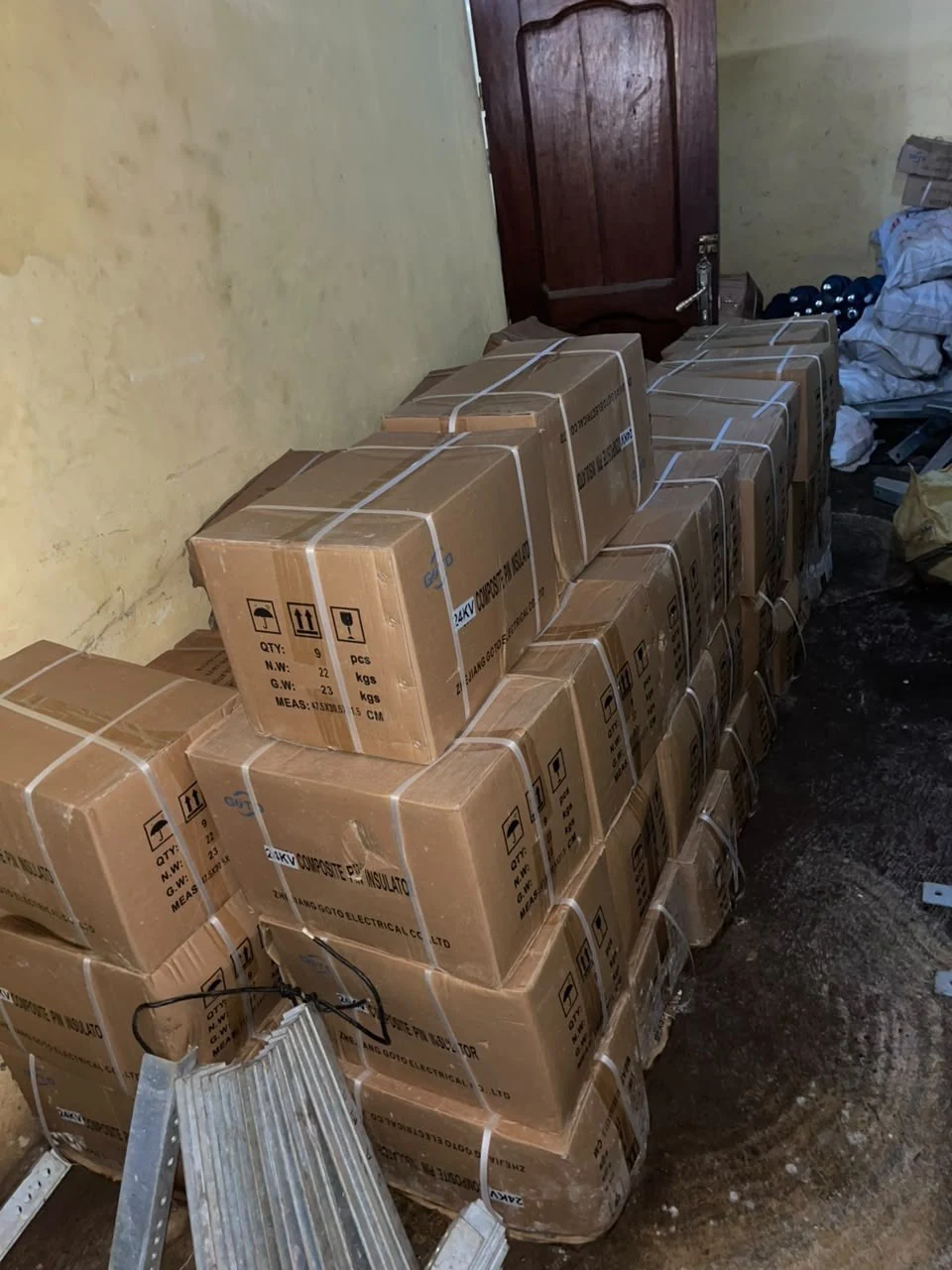 Cartons d’isolateurs 24/33 kV — réception